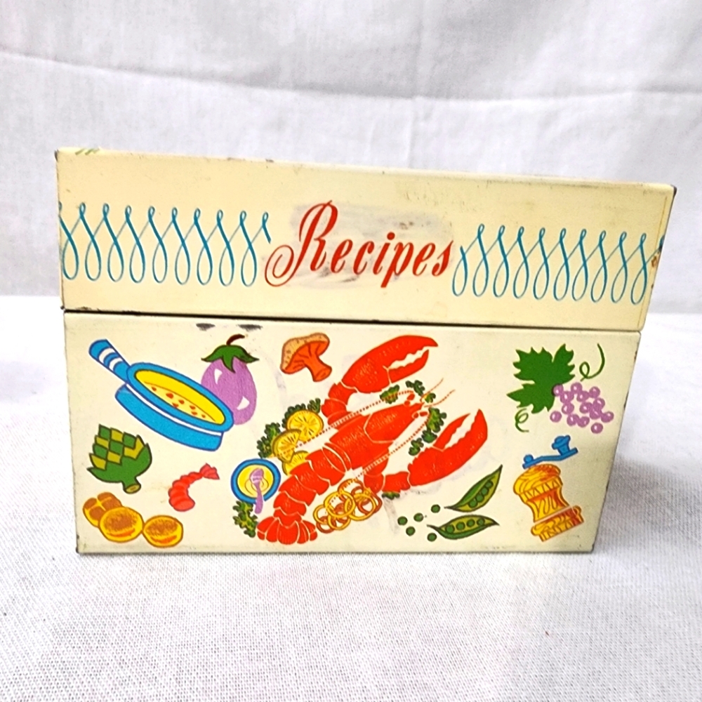 VINTAGE, RECIPE FILE BOX, A-Z DIVIDERS, PLAIN CARDS, 5.25" W X 3.75" H X 3" DEEP